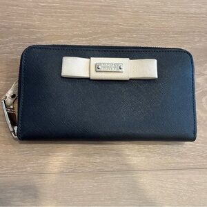 Badgley Mischka Black and Latte With Bow Zip Around Vegan Leather Wallet NWOT